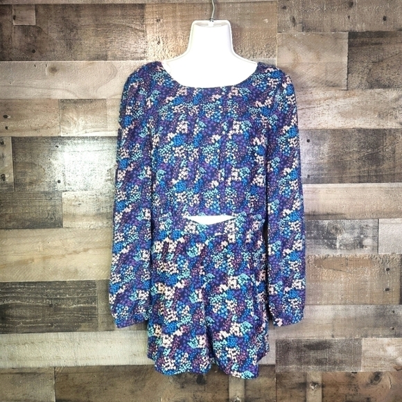 New Forever 21 Floral Long Sleeve Romper - Picture 1 of 9